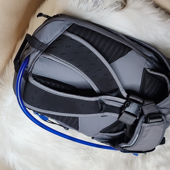 CamelBak Women’s Sequoia 24 Hiking Hydration Pack - Hike Backpack - 100 oz - Picture 6 of 13